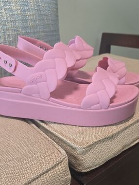 Gently Used Wms. CROCS Pink Braided Platform Sandals